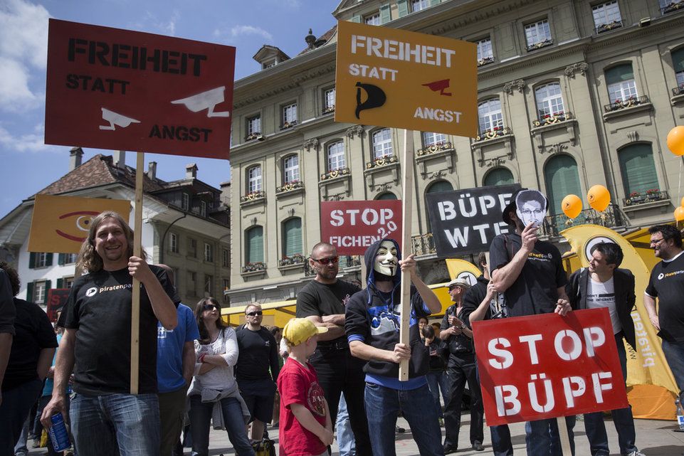 Redner äusserten auch die Überzeugung, das BÜPF sei nicht menschenrechtskonform. Sie verwiesen auf ein Urteil des Europäischen Gerichtshofs.
