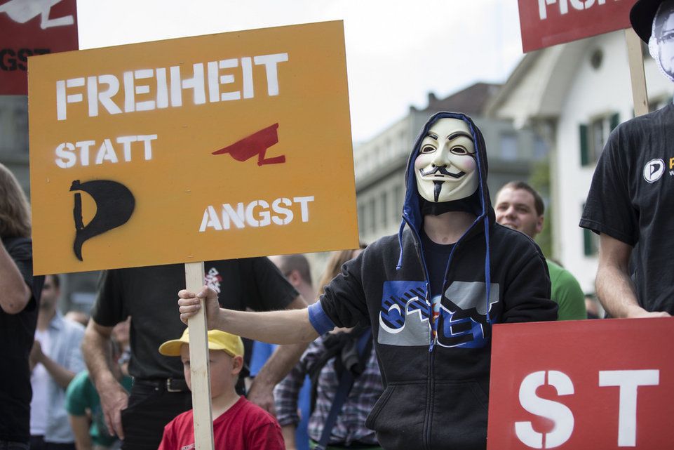 Bürgerinnen und Bürger würden mit dem BÜPF auf Vorrat überwacht und das Gesetz mache alle zu potenziell Verdächtigen, hiess es.